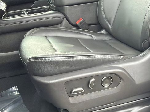 Used 2025 GMC Yukon Denali w/ Denali Reserve Package image 19