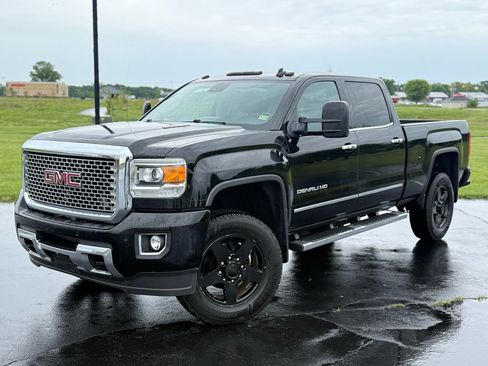 Used 2015 GMC Sierra 2500 Denali w/ Duramax Plus Package AWD/4WD image 1