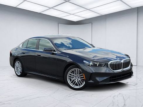 Used 2025 BMW 530i RWD image 1