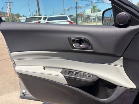 Used 2017 Acura ILX FWD image 16