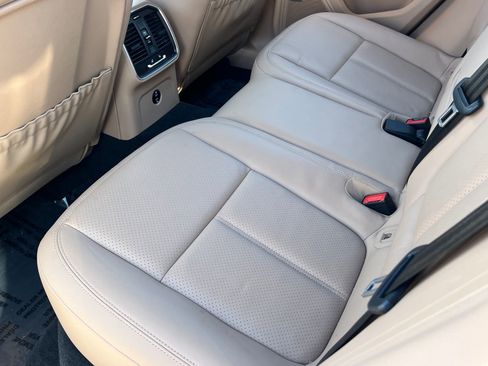 Certified 2022 Porsche Macan image 20