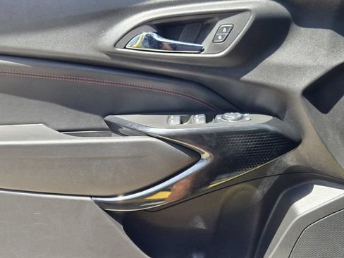 Certified 2025 Chevrolet Trax RS w/ Sunroof Package FWD image 16