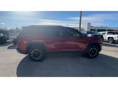 Used 2024 Chevrolet Traverse Z71 w/ Enhanced Driving Package image 3