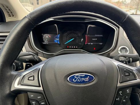 Used 2017 Ford Fusion SE w/ Fusion SE Technology Package image 32