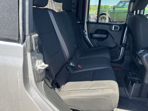 Used 2020 Jeep Gladiator Sport w/ Quick Order Package 24S AWD/4WD image 4