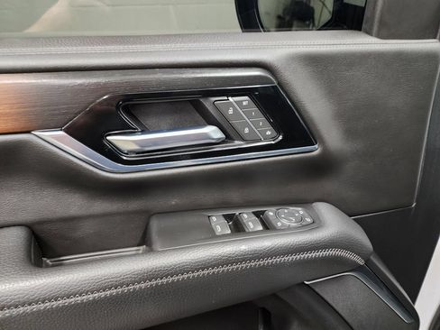 Used 2025 GMC Yukon Denali AWD/4WD image 10