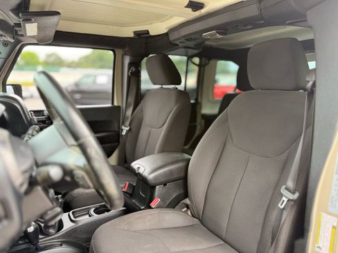 Used 2018 Jeep Wrangler Unlimited Sport AWD/4WD image 23
