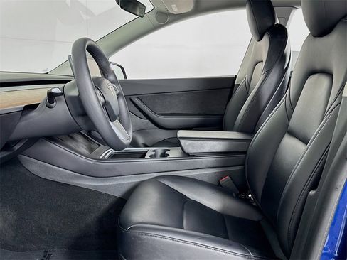 Used 2022 Tesla Model Y Long Range image 11