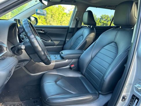 Used 2024 Toyota Highlander XLE image 14