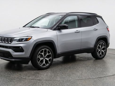 Used 2025 Jeep Compass Limited AWD/4WD image 3