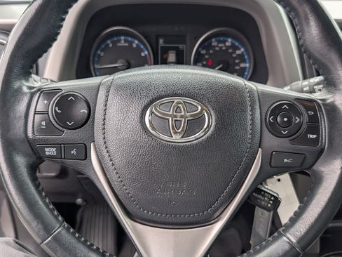 Used 2018 Toyota RAV4 XLE FWD image 18