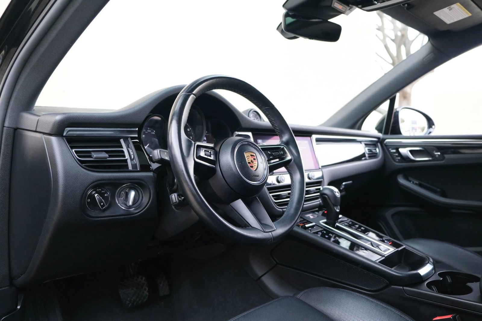 Used 2022 Porsche Macan w/ Premium Package Plus AWD/4WD image 20