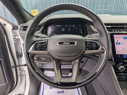 Used 2022 Jeep Grand Cherokee Overland w/ Advanced Protech Group III image 15