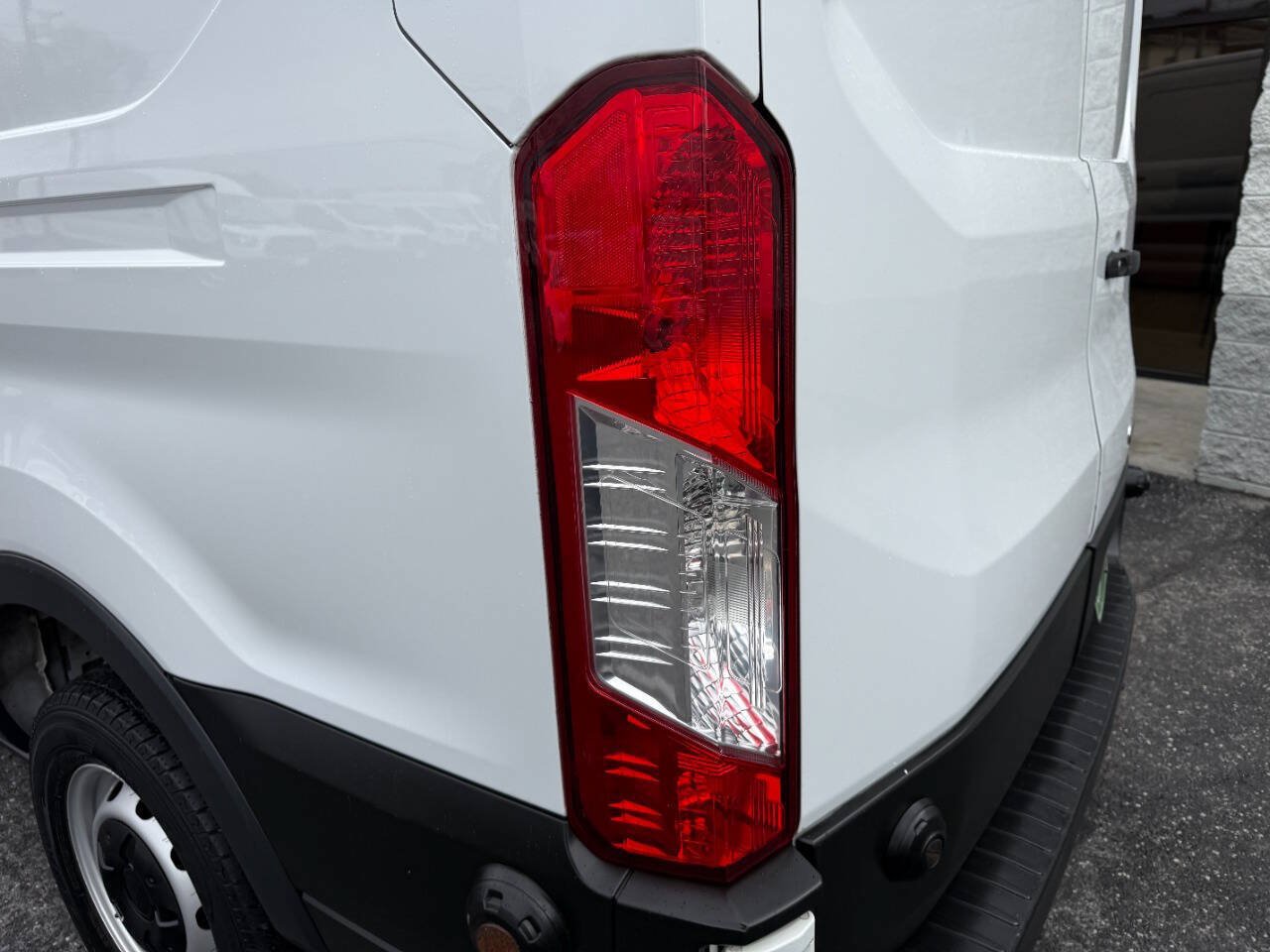 Used 2019 Ford Transit 250 148 Medium Roof RWD image 33