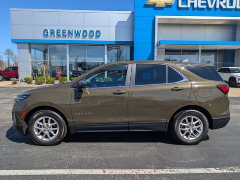 Used 2023 Chevrolet Equinox LT FWD image 2
