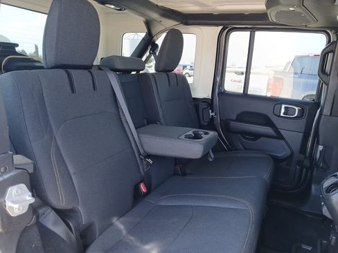 Used 2025 Jeep Wrangler Sahara image 63