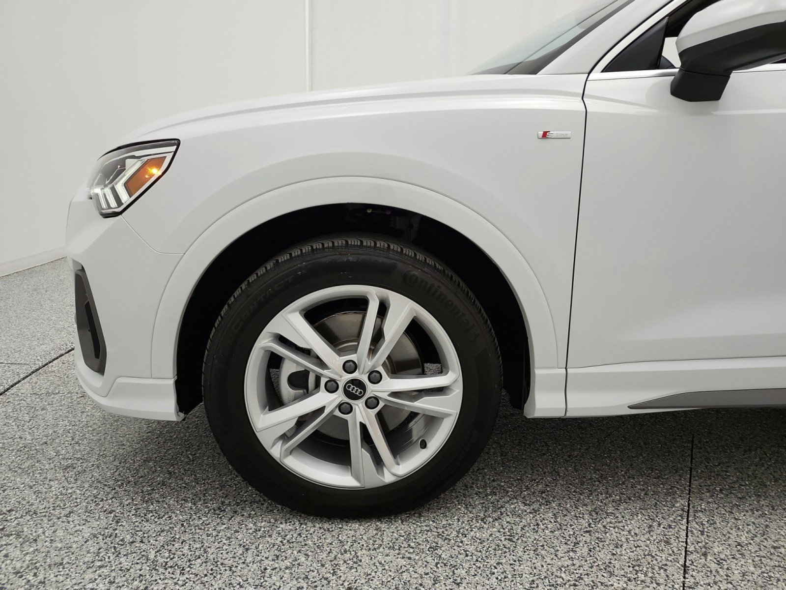 Used 2024 Audi Q3 2.0T Premium w/ Convenience Package AWD/4WD image 16