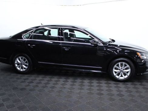 Used 2016 Volkswagen Passat 1.8T S image 4