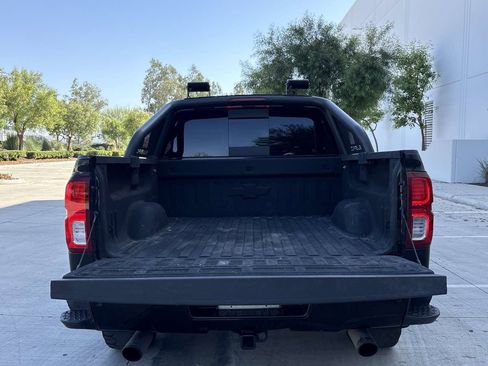 Used 2018 Chevrolet Silverado 1500 LTZ Z71 w/ Midnight Edition AWD/4WD image 10