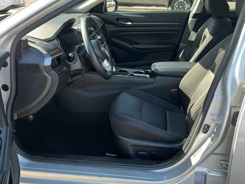 Used 2024 Nissan Altima 2.5 SV FWD image 17