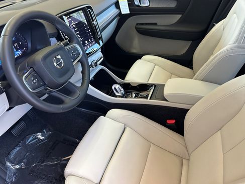 New 2026 Volvo XC40 B5 Plus AWD/4WD image 7
