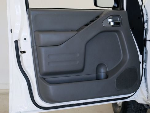 Used 2019 Nissan Frontier SV image 35