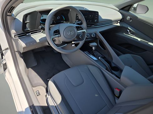 New 2026 Hyundai Elantra SE FWD image 14
