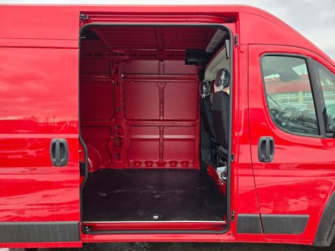 New 2025 RAM ProMaster 1500 w/ Quick Order Package 22G SLT image 7