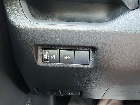 Used 2020 Toyota RAV4 LE FWD image 18