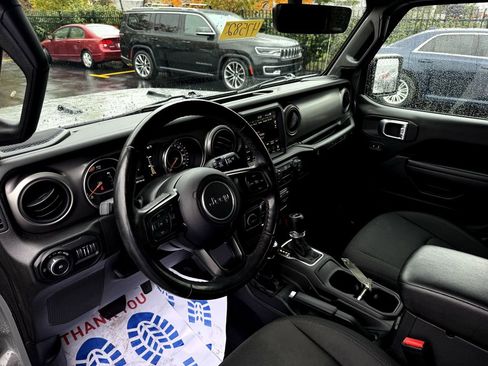 Used 2022 Jeep Wrangler Unlimited Sport image 12
