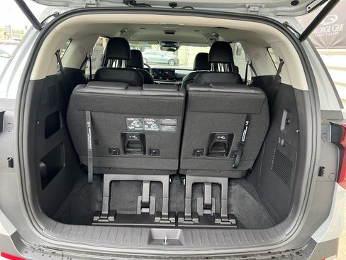 New 2026 Kia Carnival EX image 17