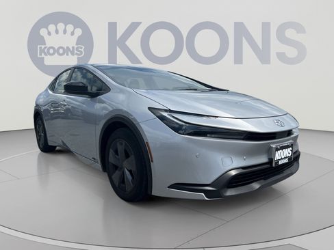 Used 2025 Toyota Prius LE AWD/4WD image 10