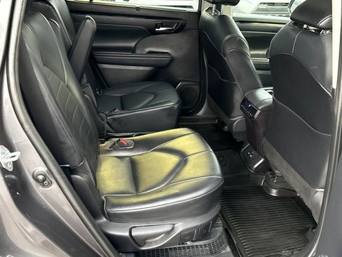 Used 2021 Toyota Highlander XLE image 20