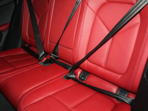 Certified 2022 Porsche Macan S w/ Premium Package Plus AWD/4WD image 24