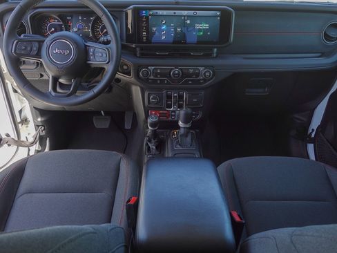 Used 2025 Jeep Wrangler Unlimited Rubicon image 25