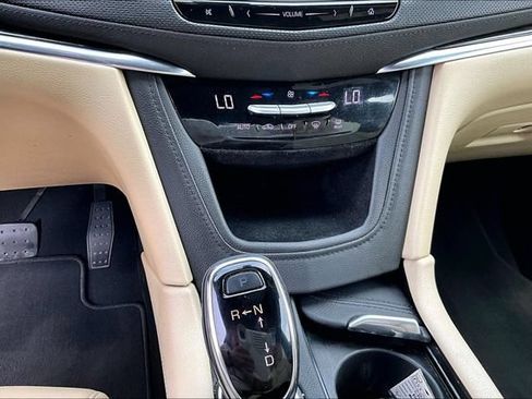 Used 2017 Cadillac XT5 FWD image 26