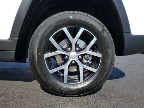 New 2025 Jeep Grand Cherokee Limited w/ Luxury Tech Group II image 9