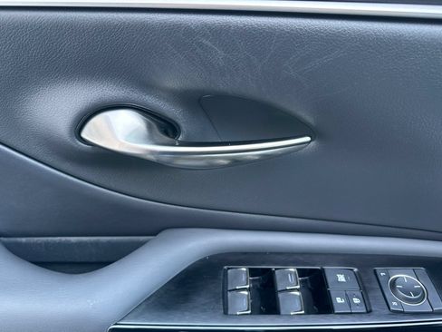 Used 2024 Lexus ES 350 FWD image 11