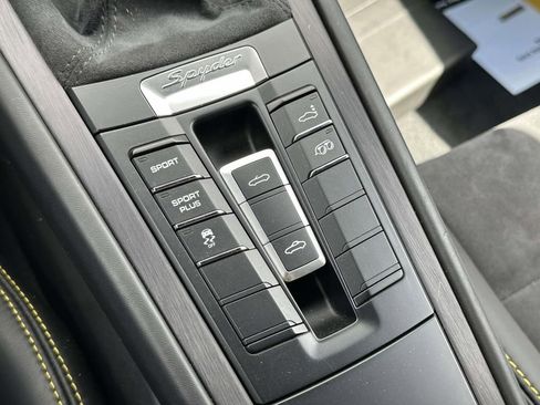 Certified 2016 Porsche Boxster Spyder RWD image 30