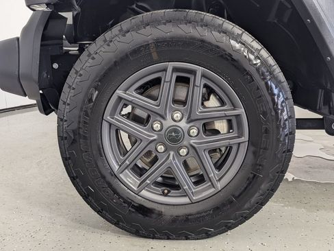 Used 2025 Jeep Wrangler Unlimited Sport AWD/4WD image 9