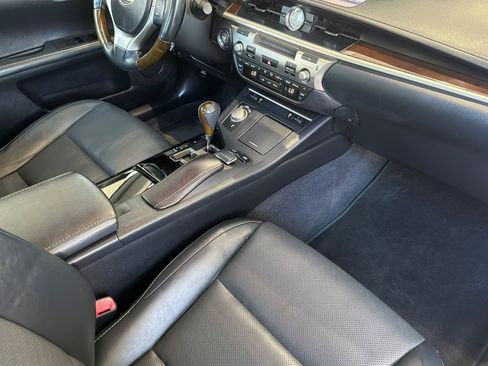 Used 2014 Lexus ES 350 w/ Premium Package FWD image 19