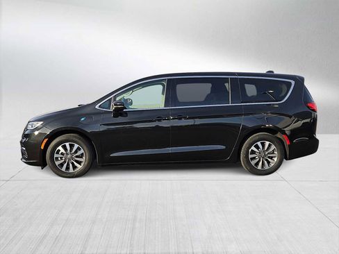 Used 2022 Chrysler Pacifica Touring-L image 5