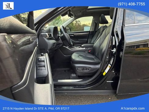 Used 2021 Toyota Highlander Platinum AWD/4WD image 11