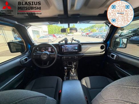Used 2024 Jeep Gladiator Sport AWD/4WD image 38