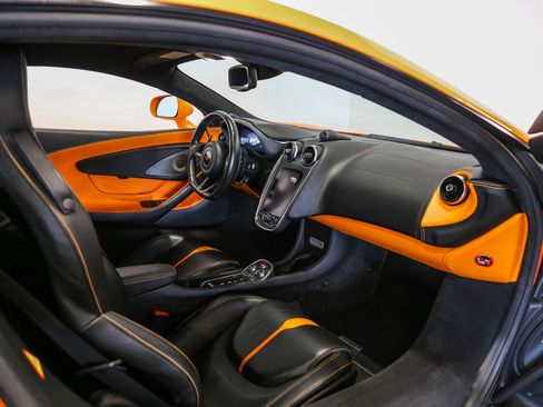 Used 2016 McLaren 570S Coupe RWD image 39