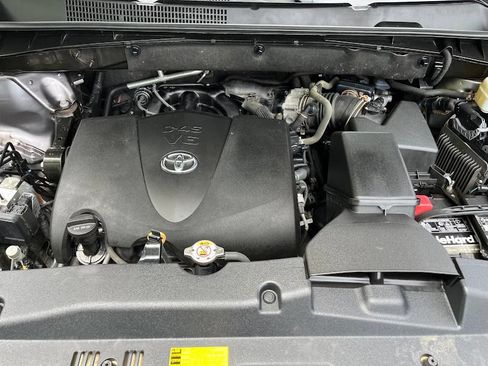 Used 2019 Toyota Highlander XLE AWD/4WD image 29
