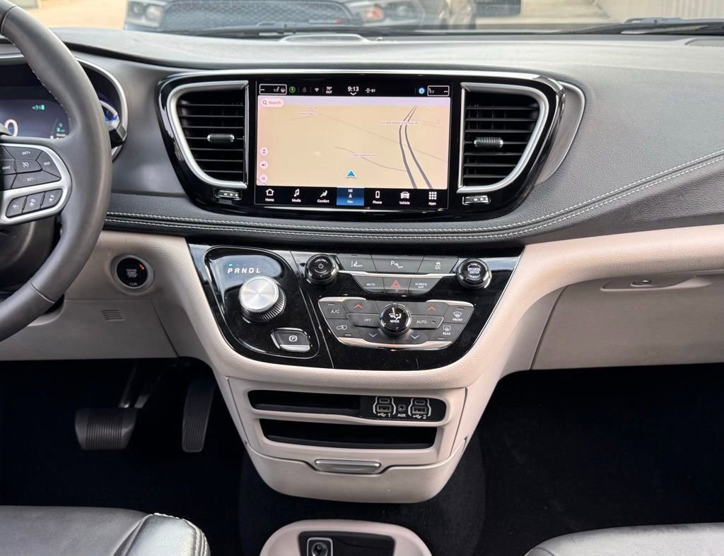 Used 2024 Chrysler Pacifica Limited FWD image 4