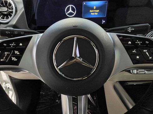 Used 2025 Mercedes-Benz GLA 250 4MATIC image 23