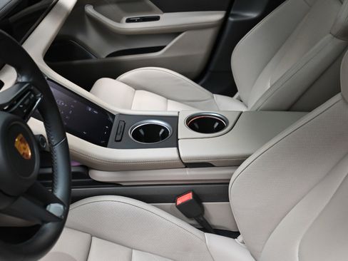 Used 2021 Porsche Taycan Turbo S image 30