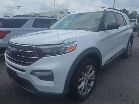 Used 2021 Ford Explorer XLT w/ Equipment Group 202A AWD/4WD image 3